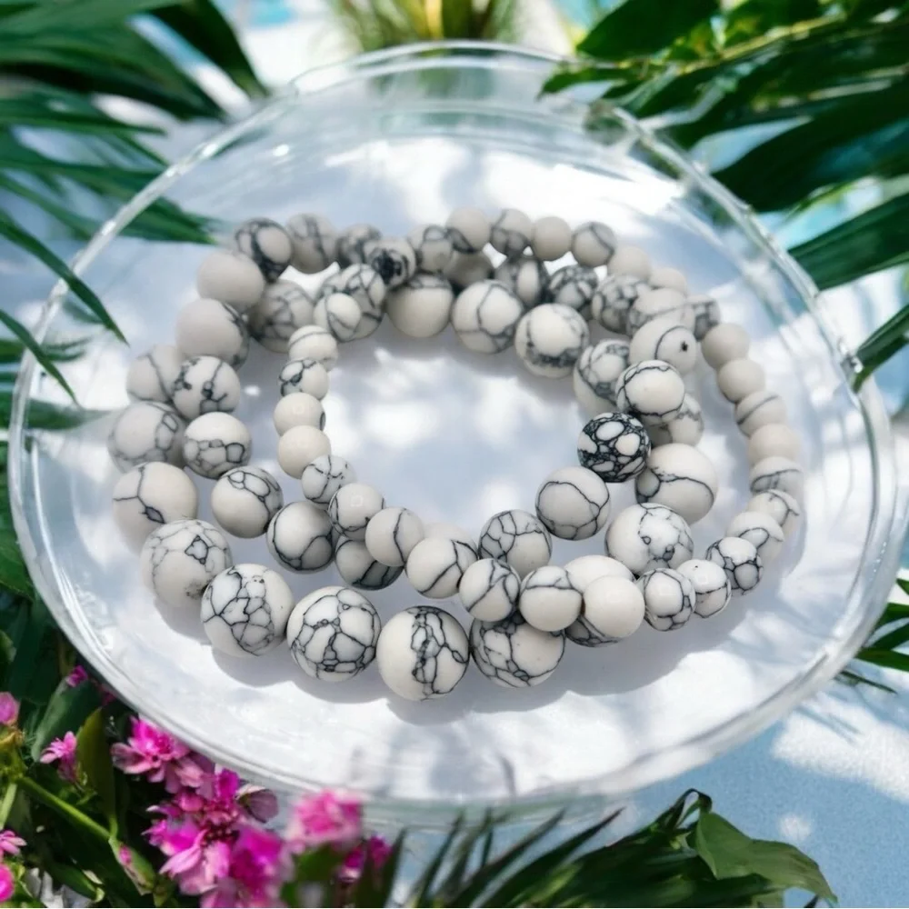 Natural Howlite Bracelet - Picture 1 of 10
